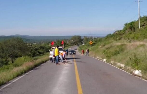 Vecinos de Colotlán rehabilitan carreteras ante falta de apoyos de autoridades