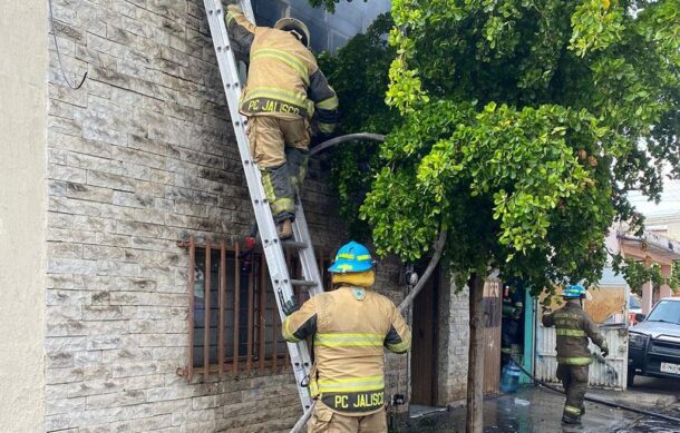 Combaten incendio en taller de soldadura en Las Juntas