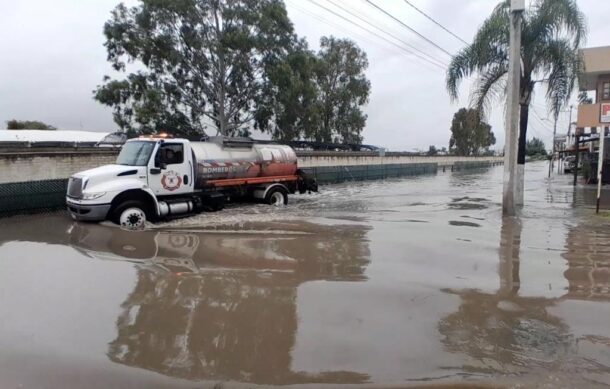 Se inundan varias zonas por lluvia de madrugada