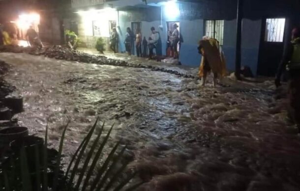 Pegan lluvias e inundaciones a municipios del sur de Jalisco