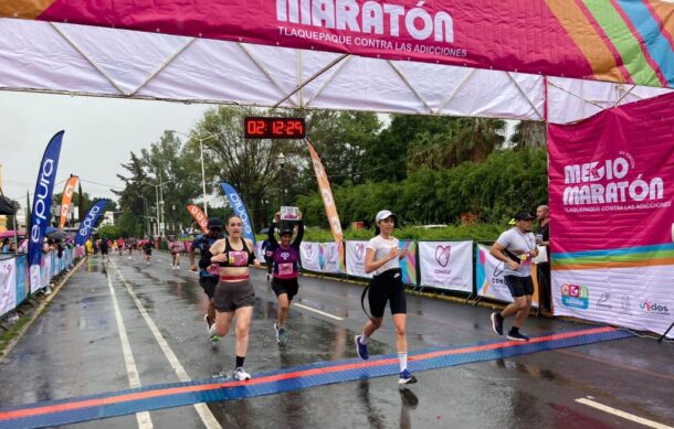 La lluvia no detuvo al Medio Maratón de Tlaquepaque