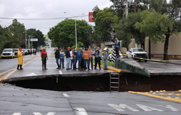 En menos de diez días deberá repararse enorme socavón: SIOP