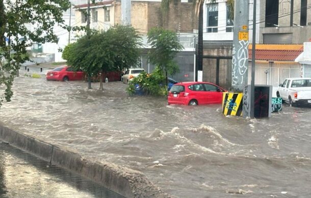 Lluvia vespertina deja afectaciones en Zapopan