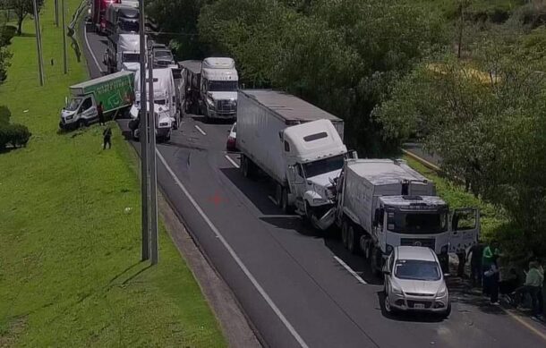 Fuerte accidente colapsa la vialidad en prolongación López Mateos