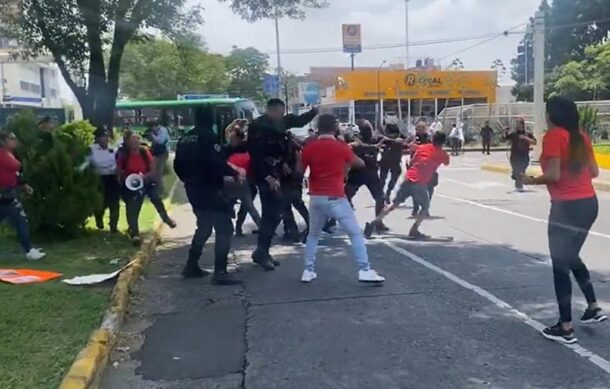 Envían a Puente Grande a dos familiares de desaparecido detenidos en protesta