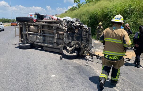 Vuelca camioneta repartidora de gas en Tonalá