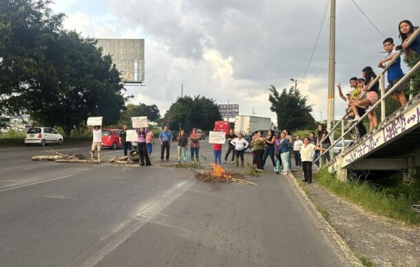 Vecinos de La Duraznera bloquean la carretera a Chapala