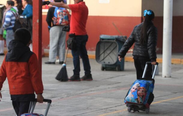 Más de 24 millones de alumnos regresan a clases este lunes