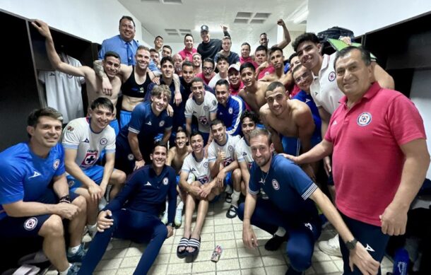 Cruz Azul vence a Gallos Blancos y es líder en Liga MX