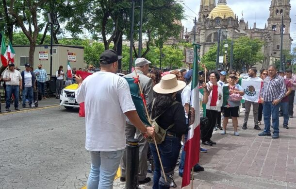 Trabajadores del PJF protestan afuera del Congreso del Estado