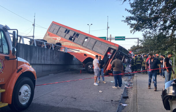 Accidente de autobús deja 20 heridos en 8 de Julio y Periférico