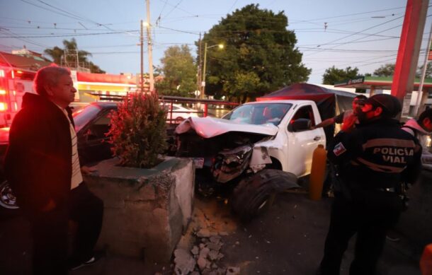 Camionetas chocan en República y Belisario Domínguez