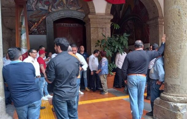 Protestan trabajadores sindicalizados del Congreso de Jalisco