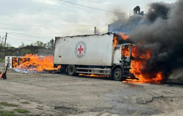 Atacan convoy de Cruz Roja en Ucrania; hay tres muertos