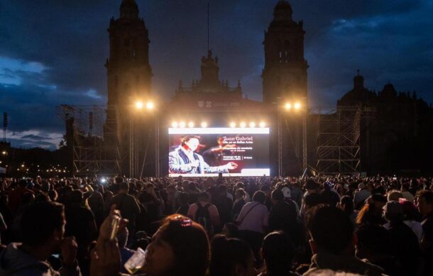 Se reúnen 70 mil para ver concierto de Juan Gabriel