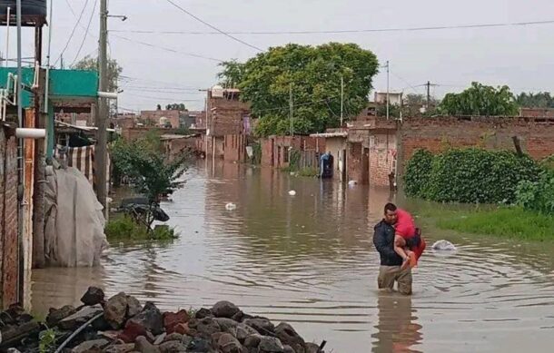 Desbordamiento del río Lerma daña decenas de viviendas en La Barca