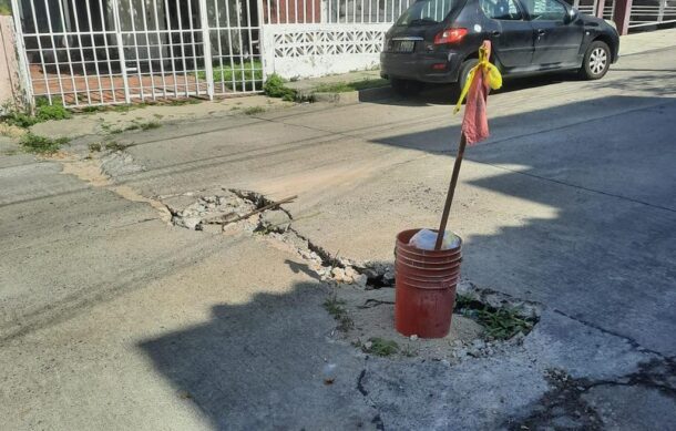 Piden atender socavón en la colonia Independencia