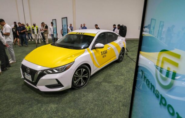 Entregan apoyos a taxistas de Puerto Vallarta