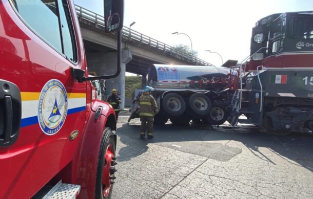 Tren embiste a tráiler en colonia La Nogalera