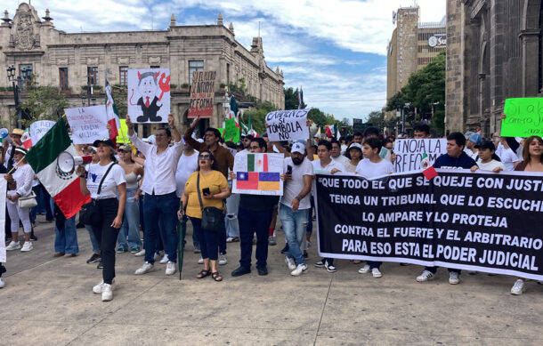 Protestan estudiantes contra reforma al Poder Judicial