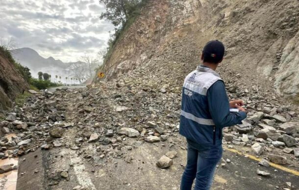 Derrumbes bloquean carretera Autlán-Villa Purificación