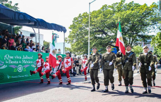 Realizan desfile cívico-militar en la avenida Chapultepec