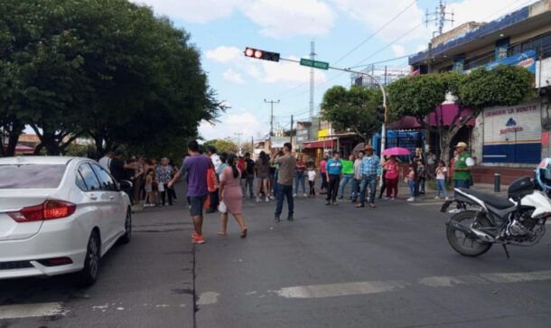 Protestan y bloquean 8 de julio por cortes a la luz