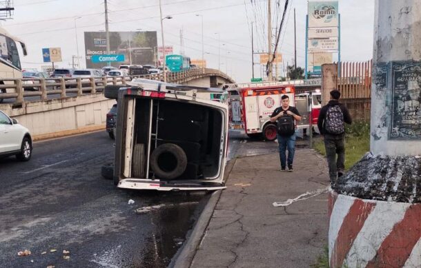 Volcadura de camioneta deja seis heridos