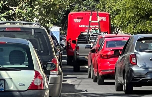 Chofer de transporte público choca y huye