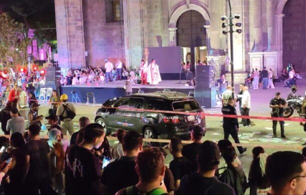 Atropellan a multitud que participaba en evento afuera de Catedral