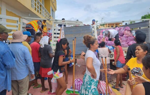 Reparten más de 60 mil despensas en Guerrero y Oaxaca