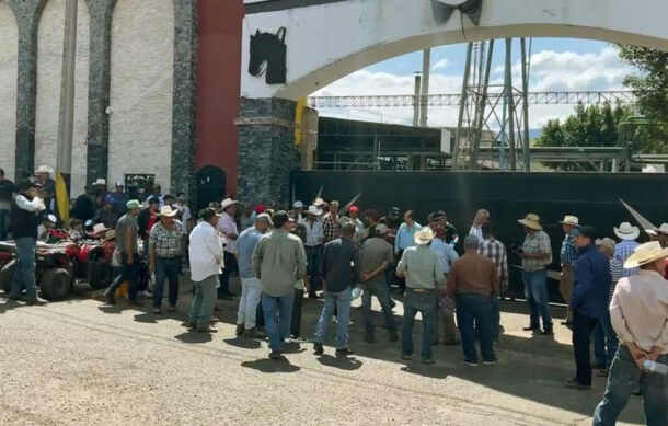 Agaveros retoman protestas con cierre de destilería en Tequila