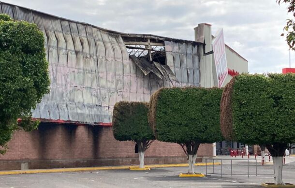 Destacan labor de empleados durante incendios en supermercados