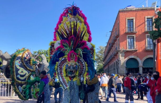 Recorre la Romería con 40 kilos en su cabeza