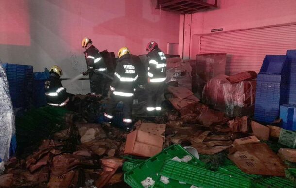 Se registra incendio en bodegas de La Gran Plaza