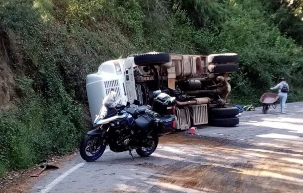 Protagoniza vehículo de SIOP accidente; hay tres muertos