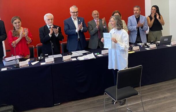 Mara Robles registra su candidatura a Rectoría de UdeG