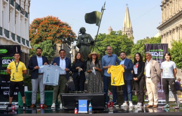 Presentan playeras y medalla para Maratón de GDL