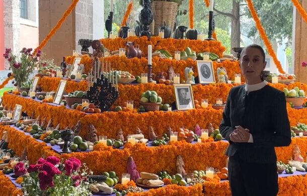 Sheinbaum dedica ofrenda de muertos a heroínas de la patria