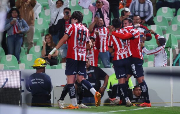 Chivas vence al Santos y aún va por pase directo a la Liguilla