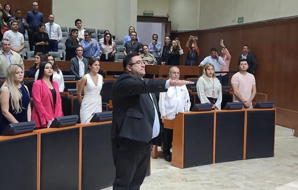 Ratifica congreso a Eduardo Martínez Lomelí como secretario general del legislativo