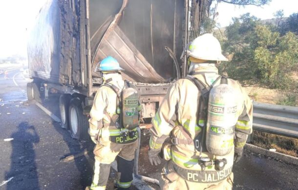 Choque de tráileres en Zapotlanejo deja un muerto