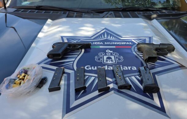 Detienen a tres hombres en GDL con armas de fuego y cargadores