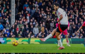 Anota Raúl Jiménez doblete y es el máximo goleador mexicano en Inglaterra