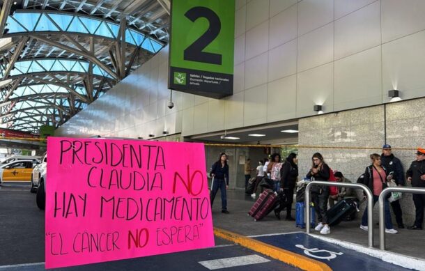 Padres de niños con cáncer protestan por falta de medicamentos en CDMX