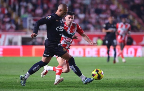 Chivas sufre su primera derrota del torneo al caer ante Necaxa