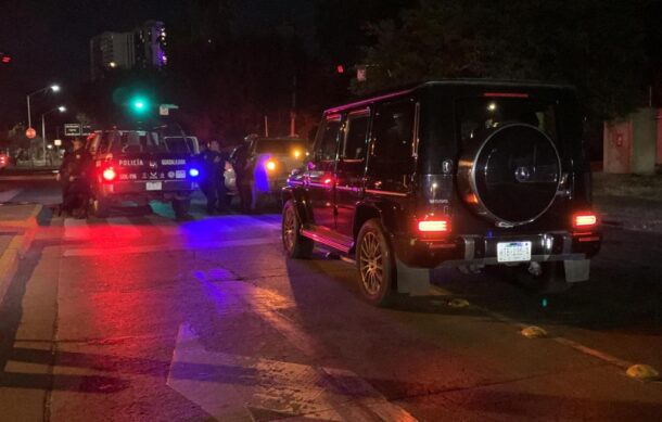 Policías recuperan camioneta robada tras persecución