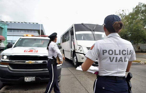 Con nuevas placas, reforzarán vigilancia para retirar autos y multar a quien tape código QR