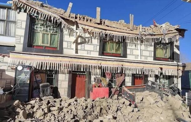 Suman 126 muertos por terremoto en China