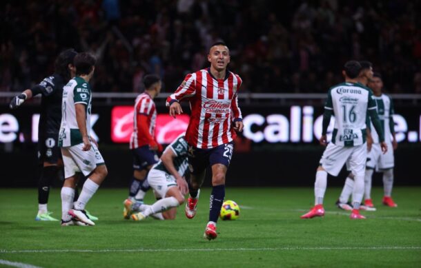 El “Piojo” Alvarado da primer triunfo a Chivas en el Torneo de Clausura